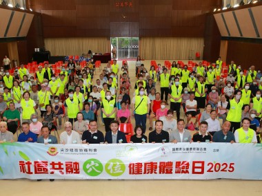 社區共融暖人心！社區共融穴位健康體驗日2025圓滿舉行，黃小玉校長親授長者穴位保健